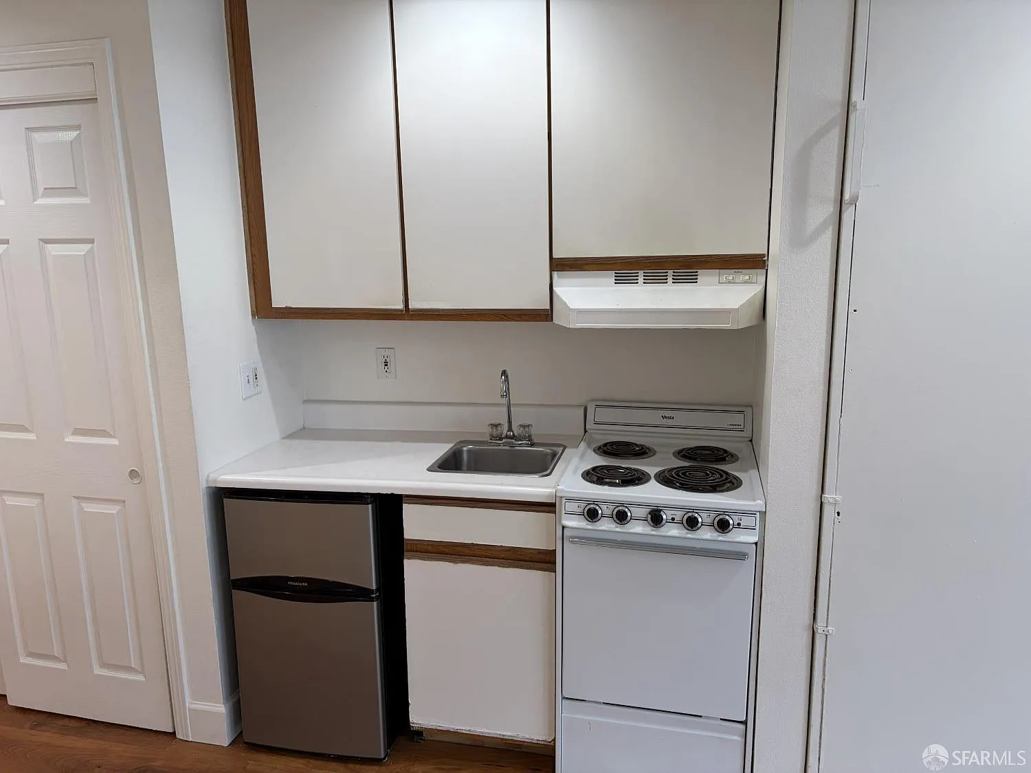 195 7th St #204 - Photo 5