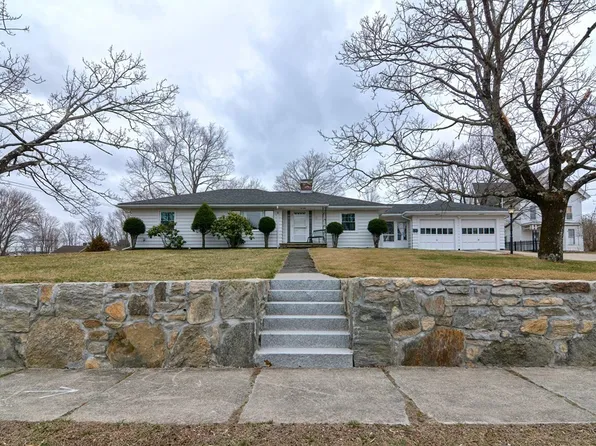 91 Oak St, Uxbridge, MA 01569