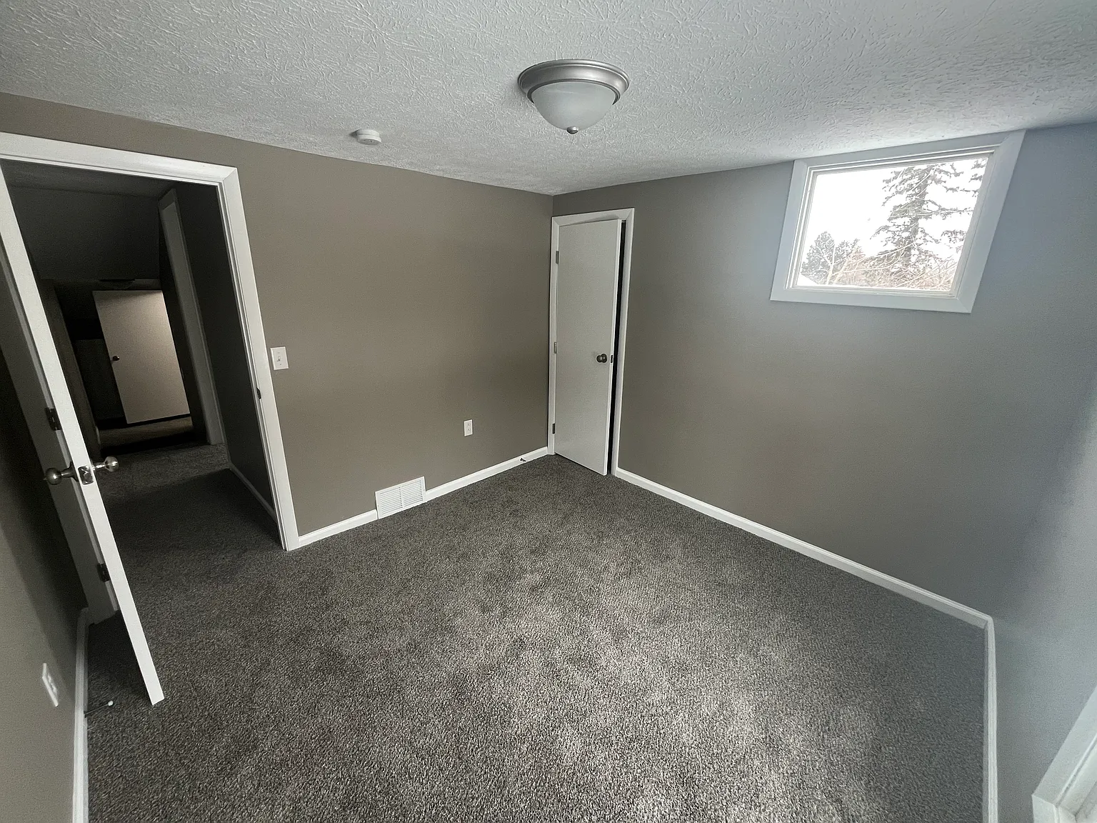 2 bed, 900 sqft, $1,200 — Photo 3