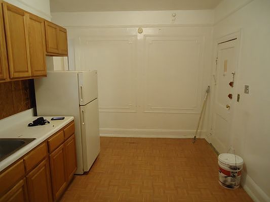 4th image of 33-11 Crescent St #1F