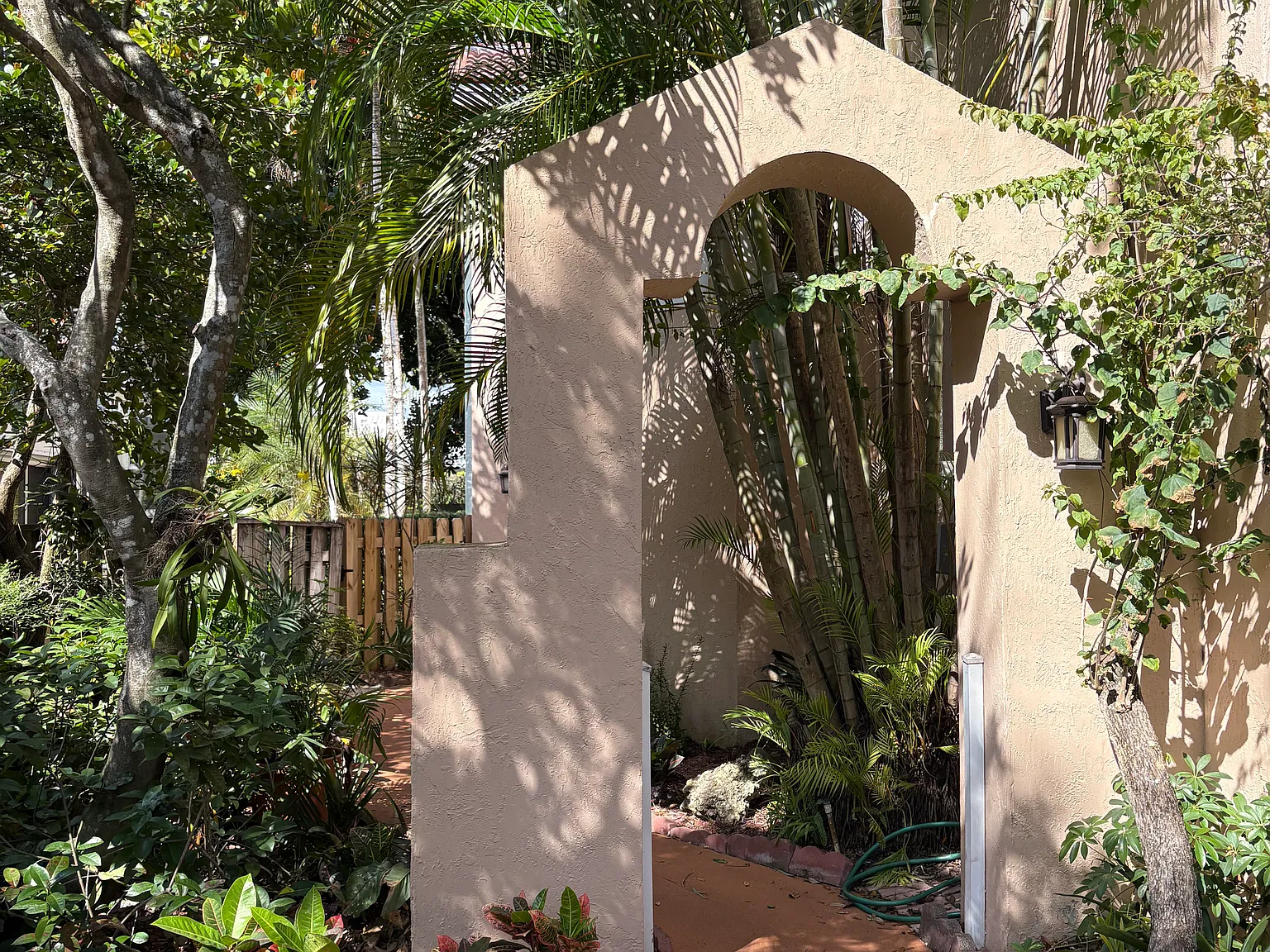 3 bed, 2.5 bath, 2138 sqft, $4,200 — Photo 3