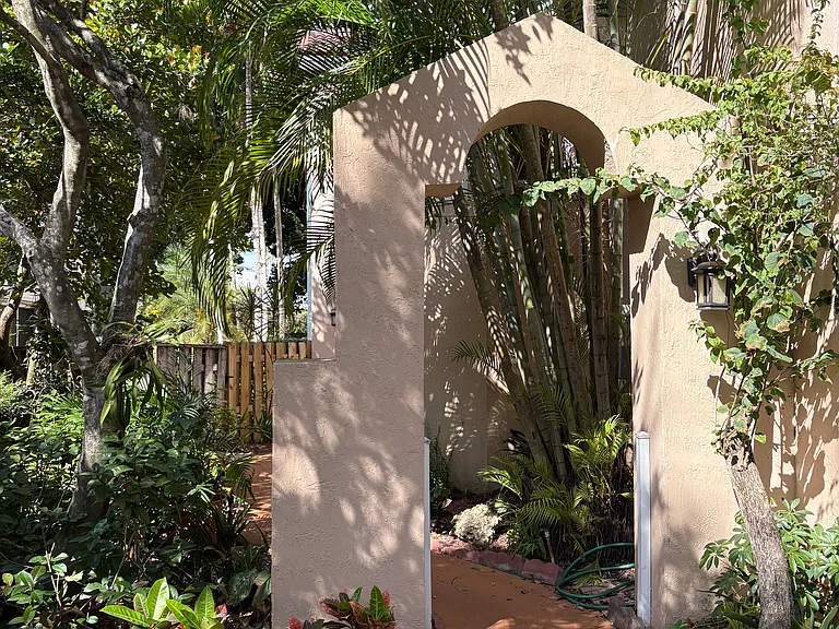 10019 NW 5th St — Photo 3