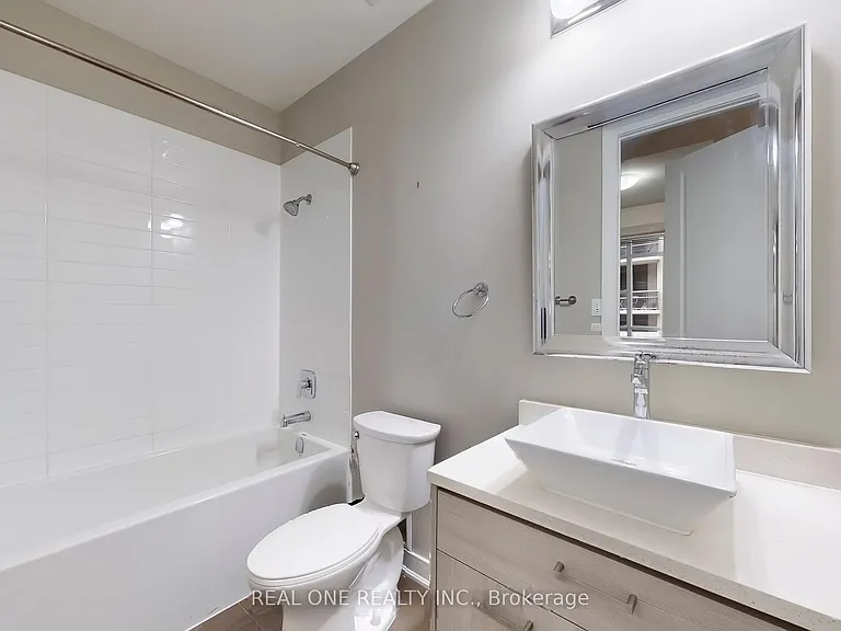 150 Main St W #613 — Photo 16