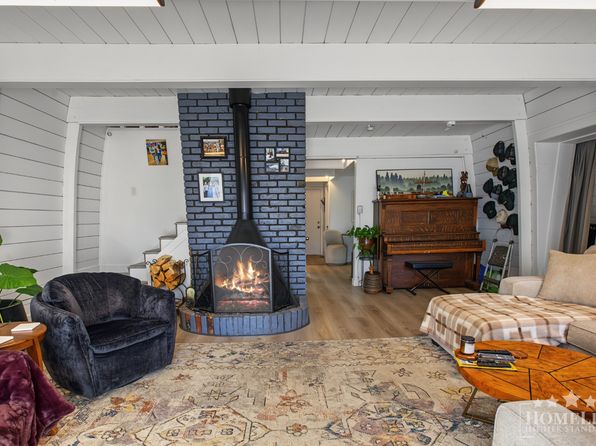 3 bedroom rental in Surrey — photo 8