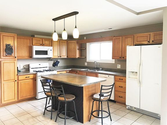3rd image of 3220 W Circle Dr
