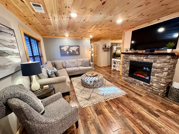 519 McMahan Rd, Pigeon Forge, TN 37863