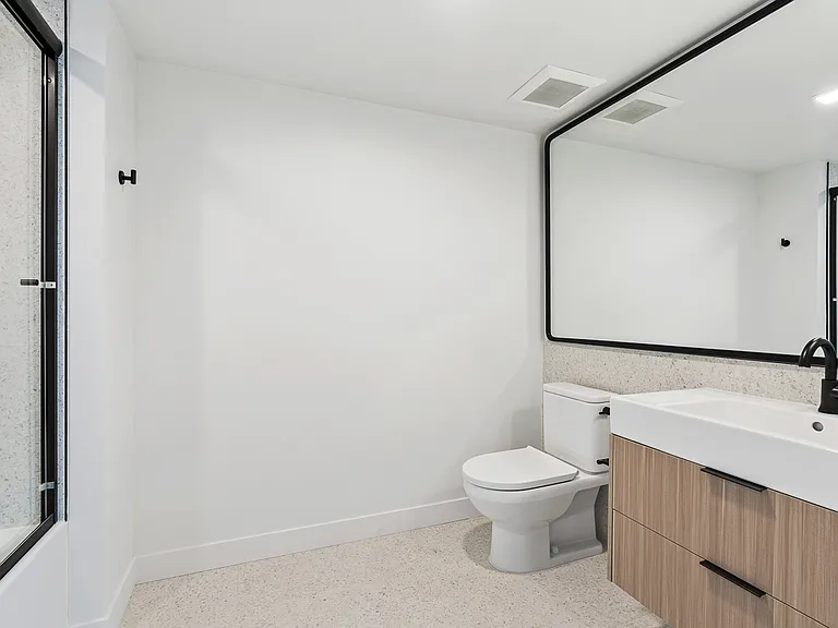 Venue Residences — Photo 92