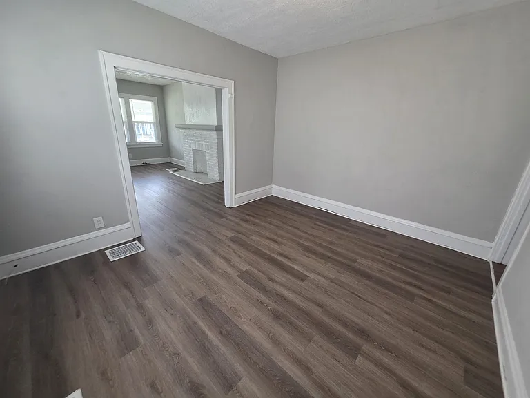 826 Leona Ave — Photo 8