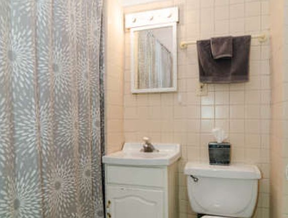 5th image of 4157 N Wolcott Ave APT 3N