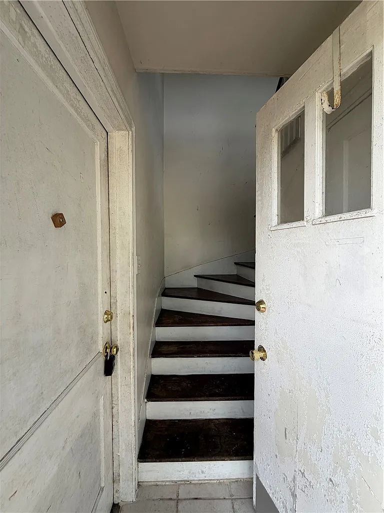 2 bed, 1.0 bath, 942 sqft, $1,250 — Photo 2