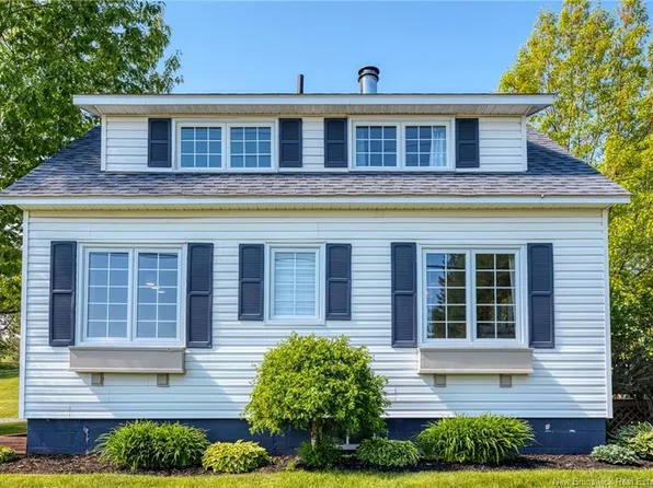 79 Main St, Plaster Rock, NB E7G 2C8