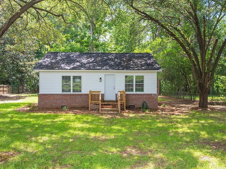 706 E Pinetree Blvd — Photo 3