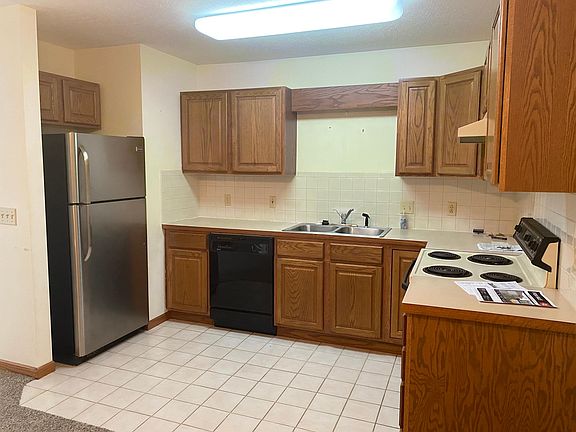 2nd image of 609 Huehl Cir