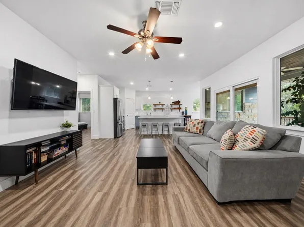 7502 Stable Ln, Lago Vista, TX 78645