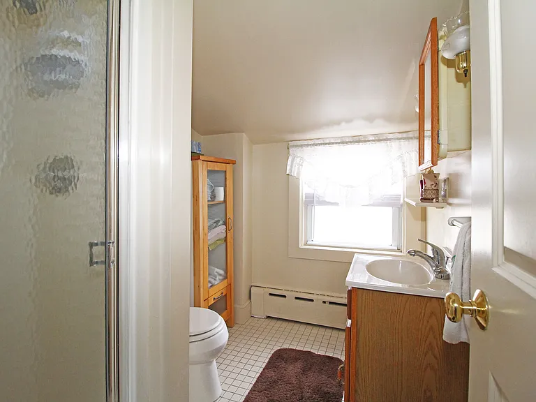563 Aquidneck Ave — Photo 15