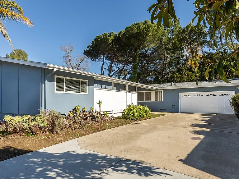 Large driveway, parking for 6 cars plus garage