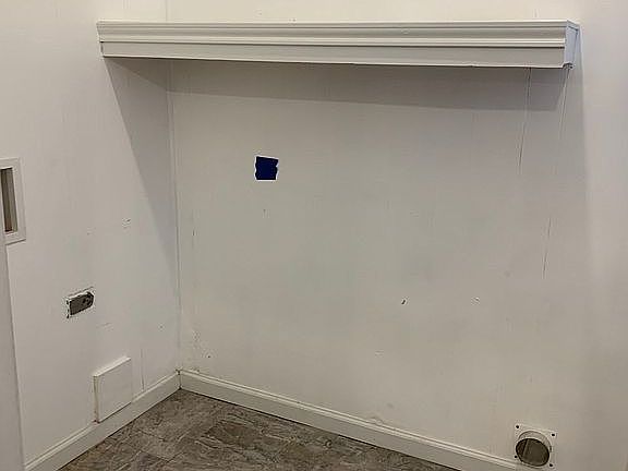 4th image of 405 W Lester Hawthorne St