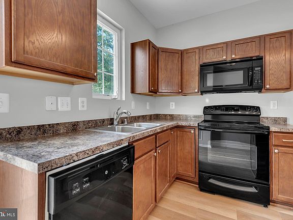 3rd image of 6820 Warfield St
