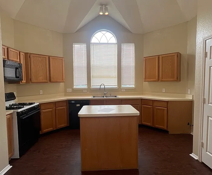 2213 Creek Royal Dr — Photo 8