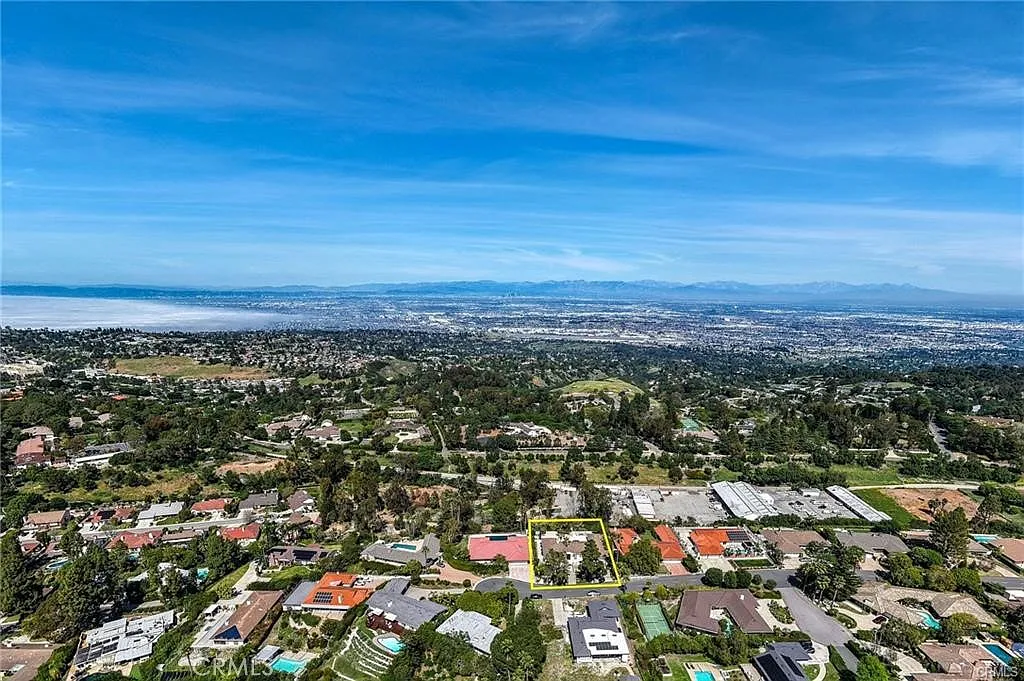 5 bed, 3547 sqft, $12,000 — Photo 4