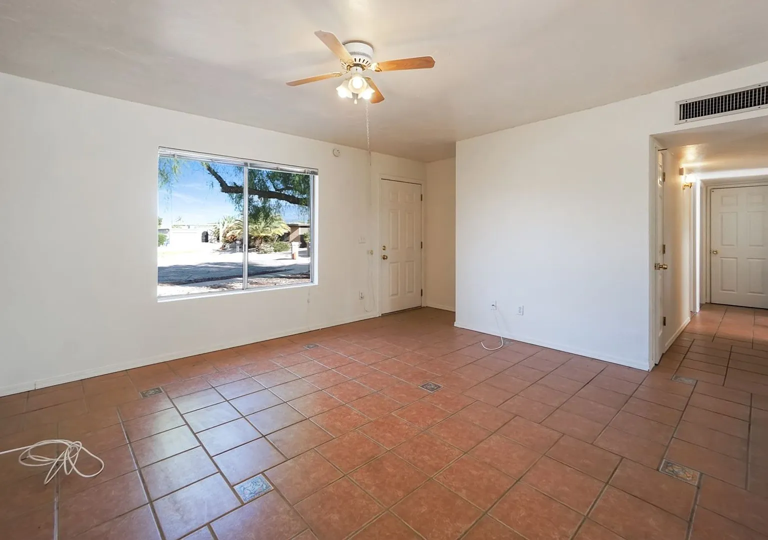 Charming East Tucson 3BR/2BA Rental Home with Covered Patio & Carpet-Free Interior (85748) — Photo 2