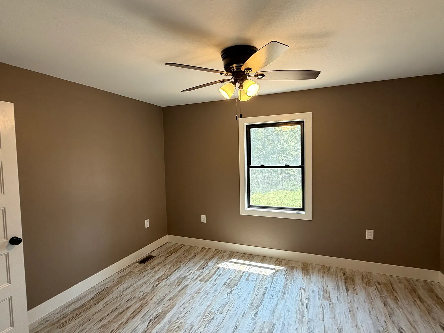 4 bed, 1600 sqft, $1,500 — Photo 3