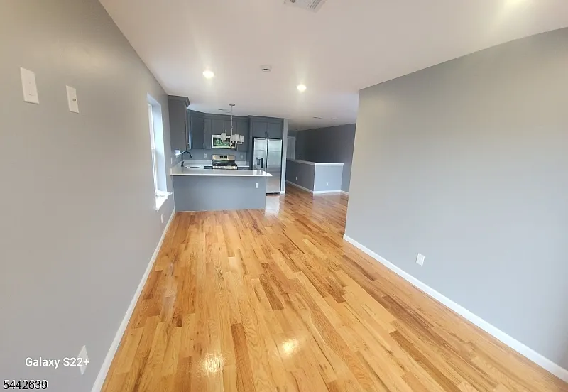 3 bed, 2.0 bath, $2,900 — Photo 4