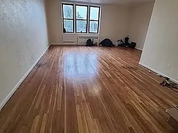 950 East 14th Street image 1 of 4