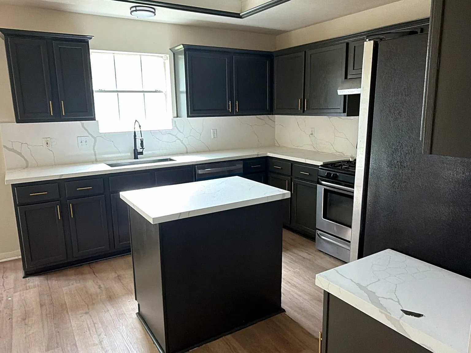 4 bed, 2.5 bath, 2491 sqft, $2,400 — Photo 3