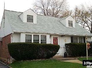 976 Ferngate Dr, Franklin Square, NY 11010