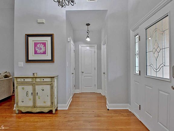 5th image of 136 Northgate Crossing Dr