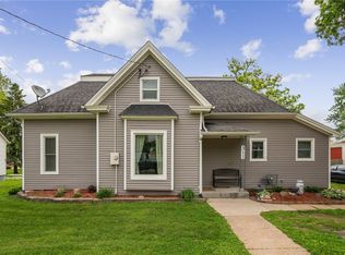 311 3rd St S, Coggon, IA 52218