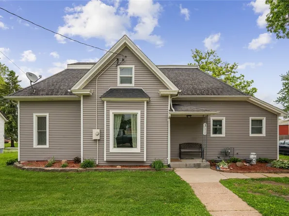 311 3rd St S, Coggon, IA 52218