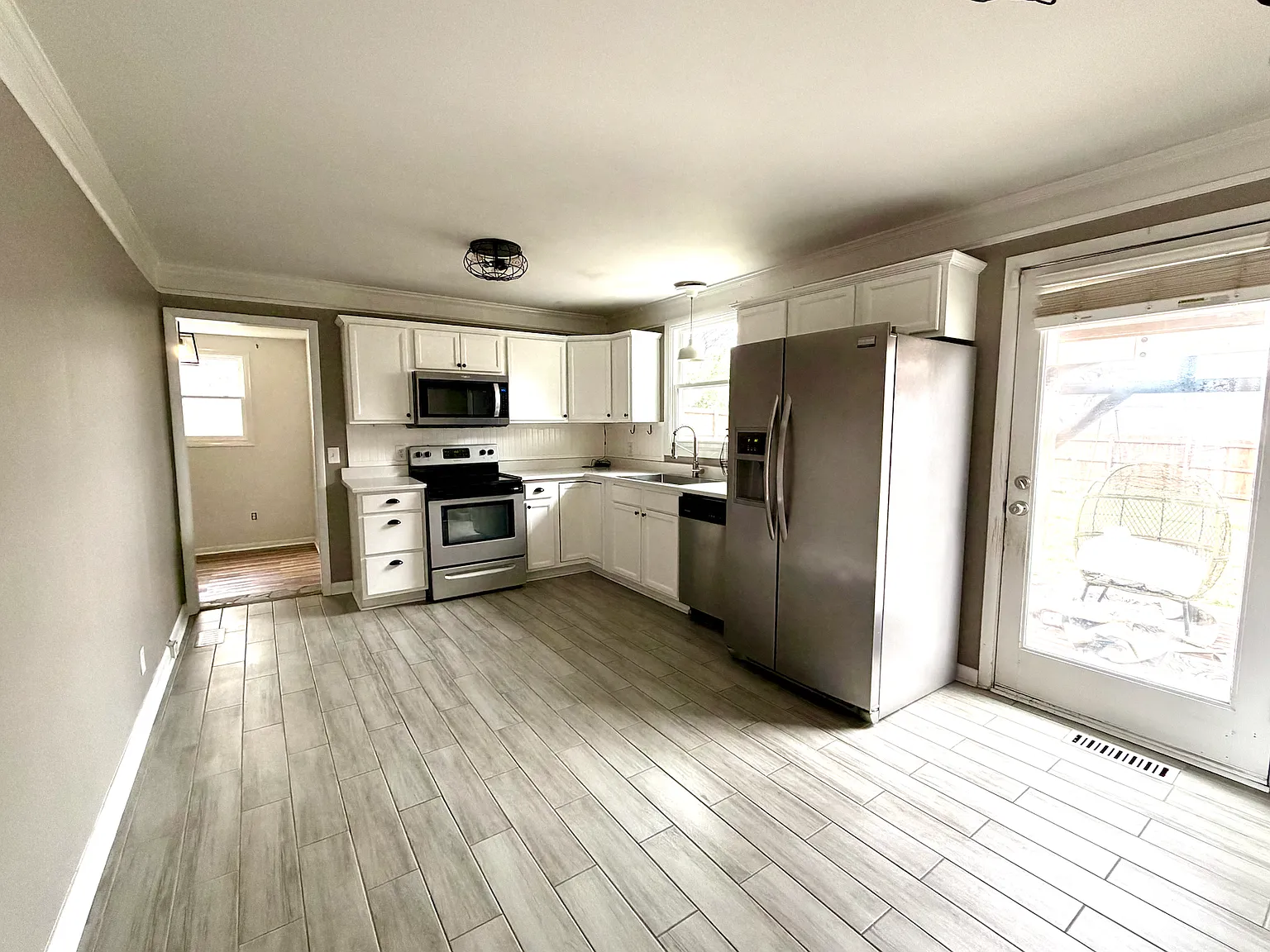 3 bed, 1350 sqft, $2,150 — Photo 3