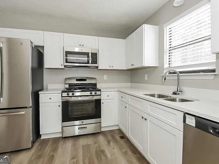 4160 Woodcrest Dr — Photo 8