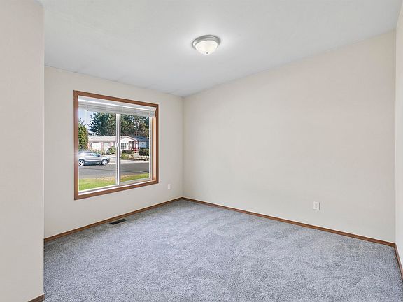 5th image of 631 N Dayton St