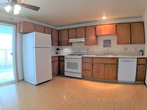 5th image of 17215 NE 5th St