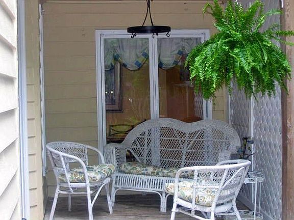 Lovely Little Patio At Your Entrance
