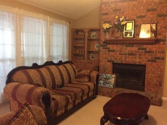 2nd image of 272 Aspenway Dr