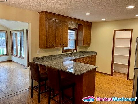 4th image of 1540 Weston Ln N