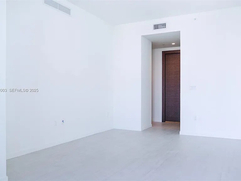 1000 Brickell Plz #Penthouse 5907 — Photo 1