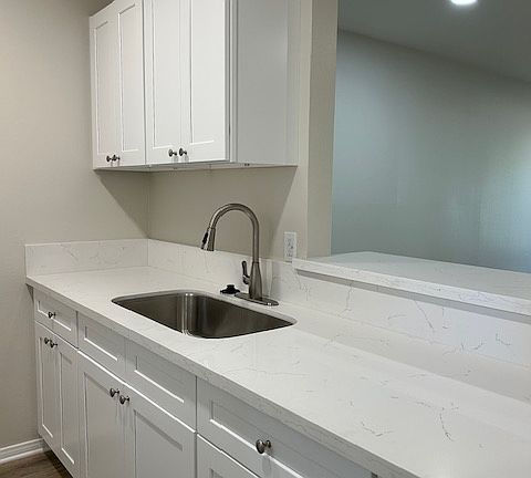 3rd image of 96 Aliso Ln