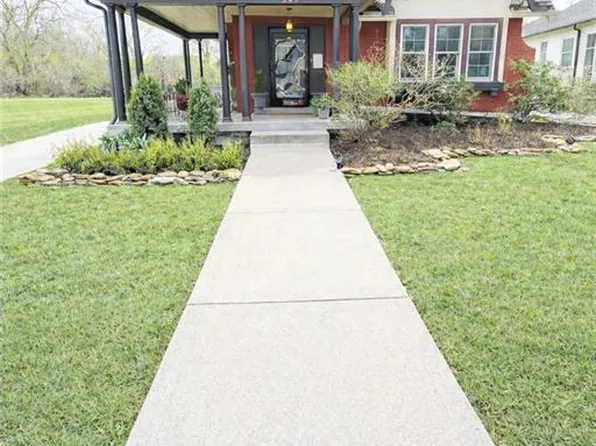 101 E Dartmouth Rd, Kansas City, MO 64113