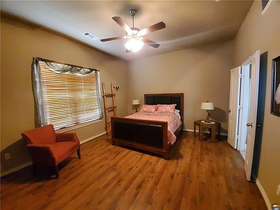5th image of 1108 Harwood Ct