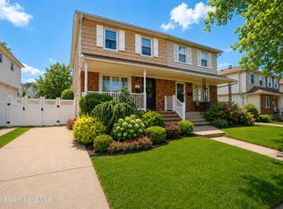 102 E Macon Ave, Staten Island, NY 10308