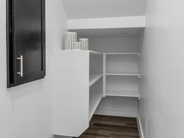 7545 Reis Ln — Photo 12