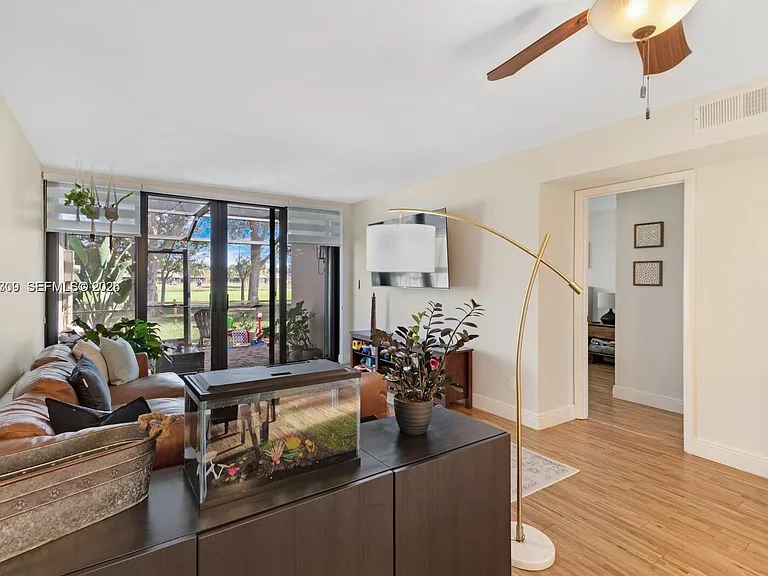 1411 W Fairway Rd #VILLA — Photo 13