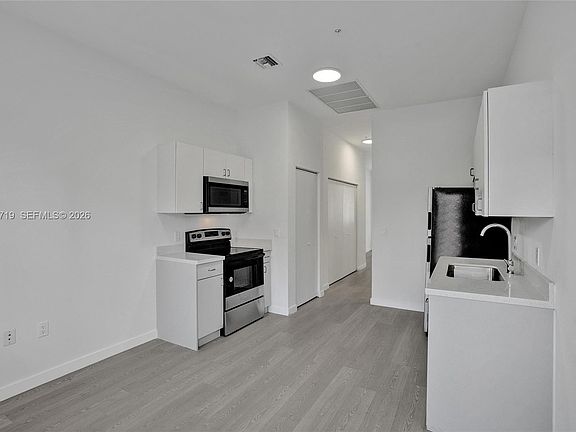 3rd image of 1567 NW 1st St #2