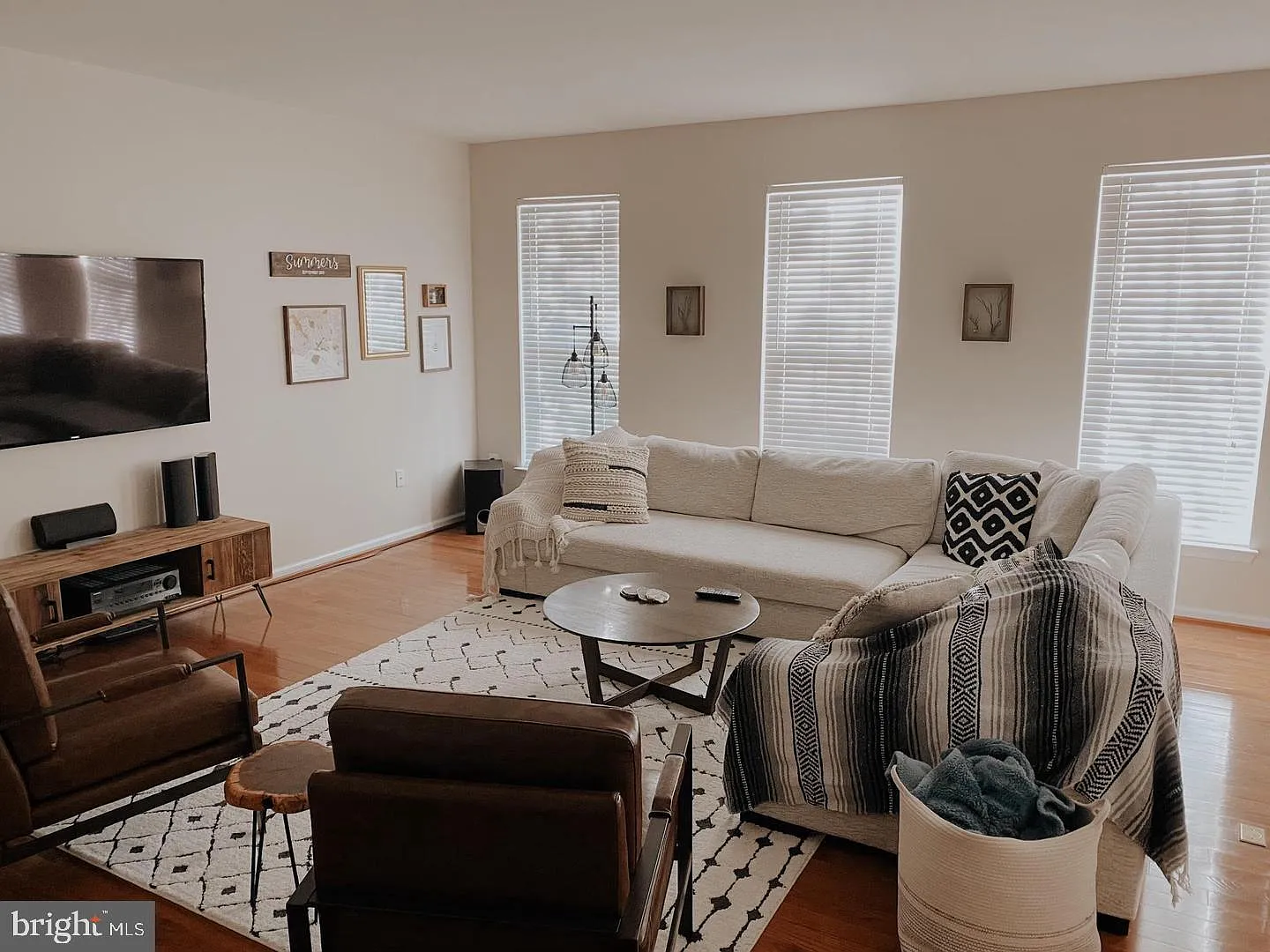4 bed, 1.5 bath, 2360 sqft, $2,800 — Photo 4