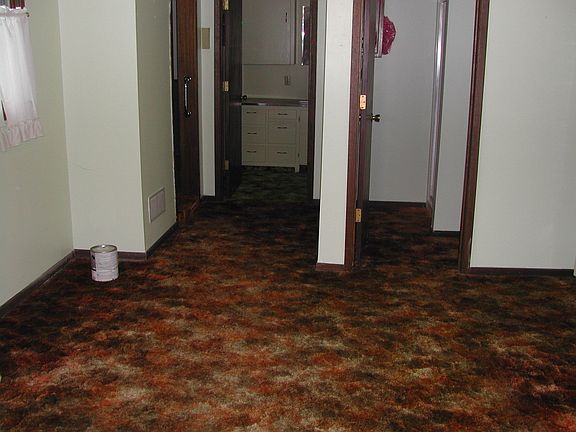 laundry room, 1/2 bath